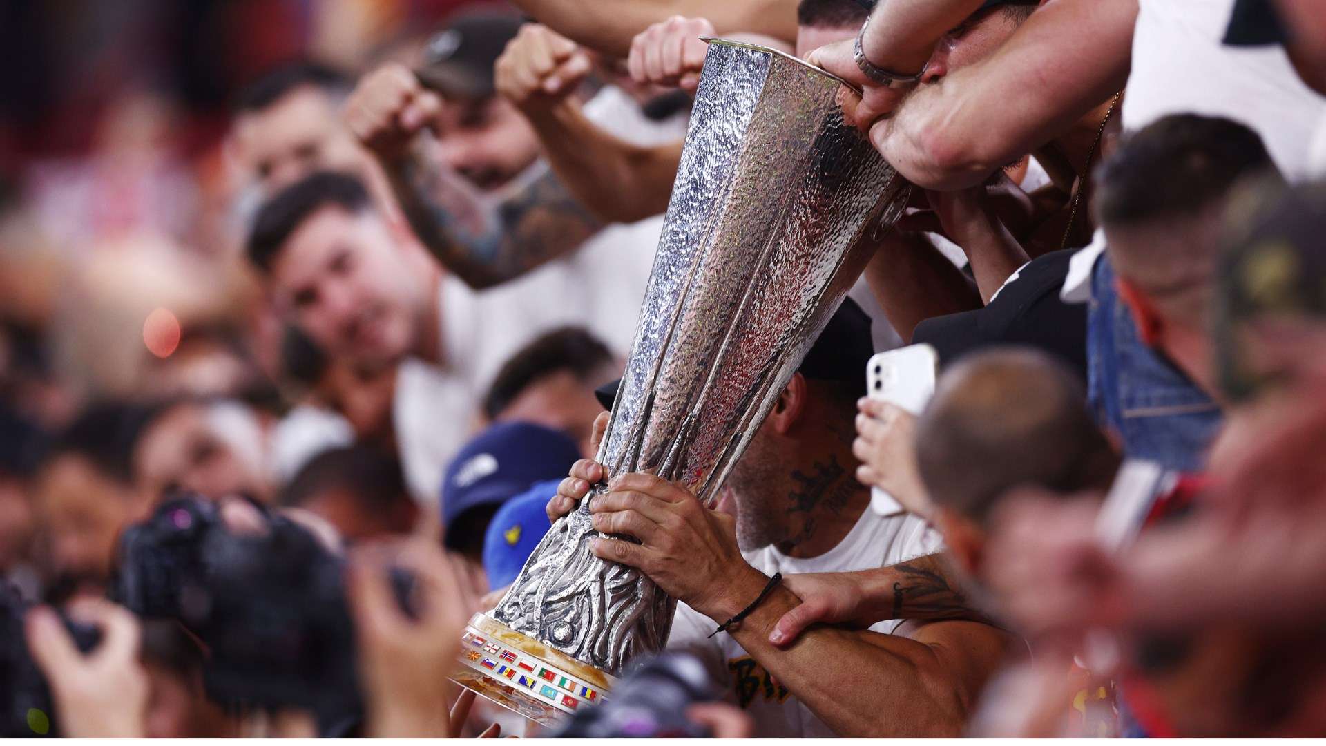 胜利立下了 胜利立下了